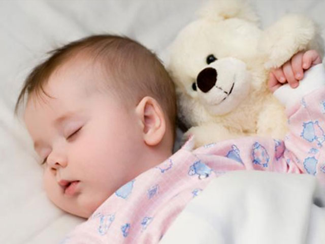 ¿Cuándo comienzan a dormir los niños toda la noche sin despertarse?
