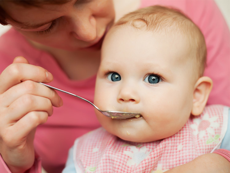 Estreñimiento en un niño después de la introducción de alimentos complementarios