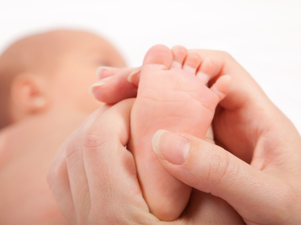 Cribado de recién nacidos en el hospital: Genético, audiológico y de ultrasonido