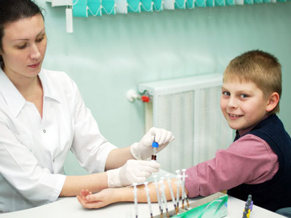 Examen de sangre para alergia en niños