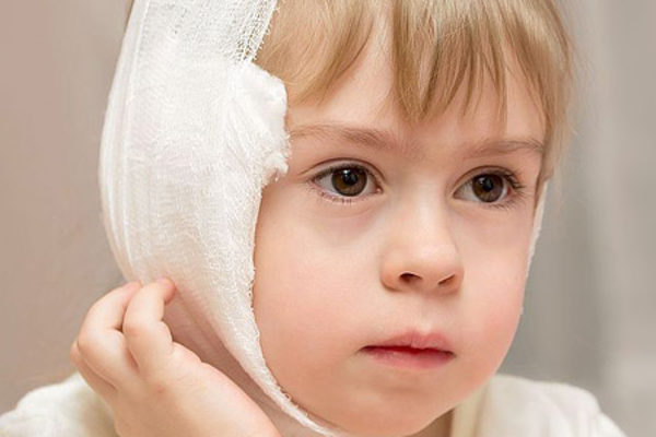 Pasos para aplicar una compresa caliente al oído del niño