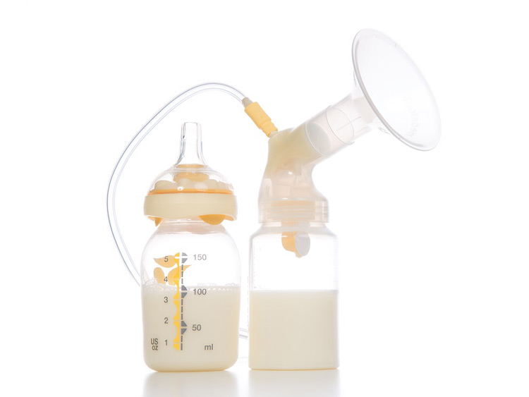 ¿Cómo almacenar la leche materna extraída?