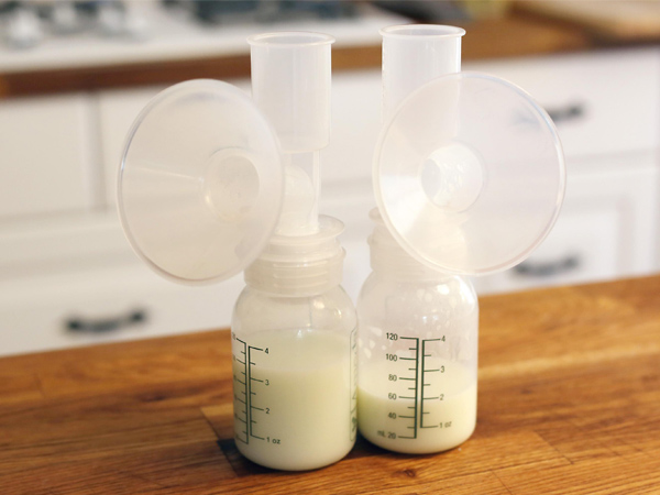 ¿Cómo es la leche materna y a qué sabe?
