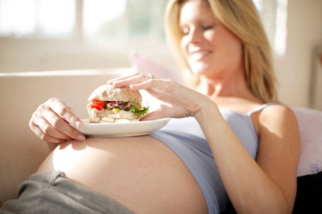 ¿Qué alimentos no pueden comer las mujeres embarazadas?